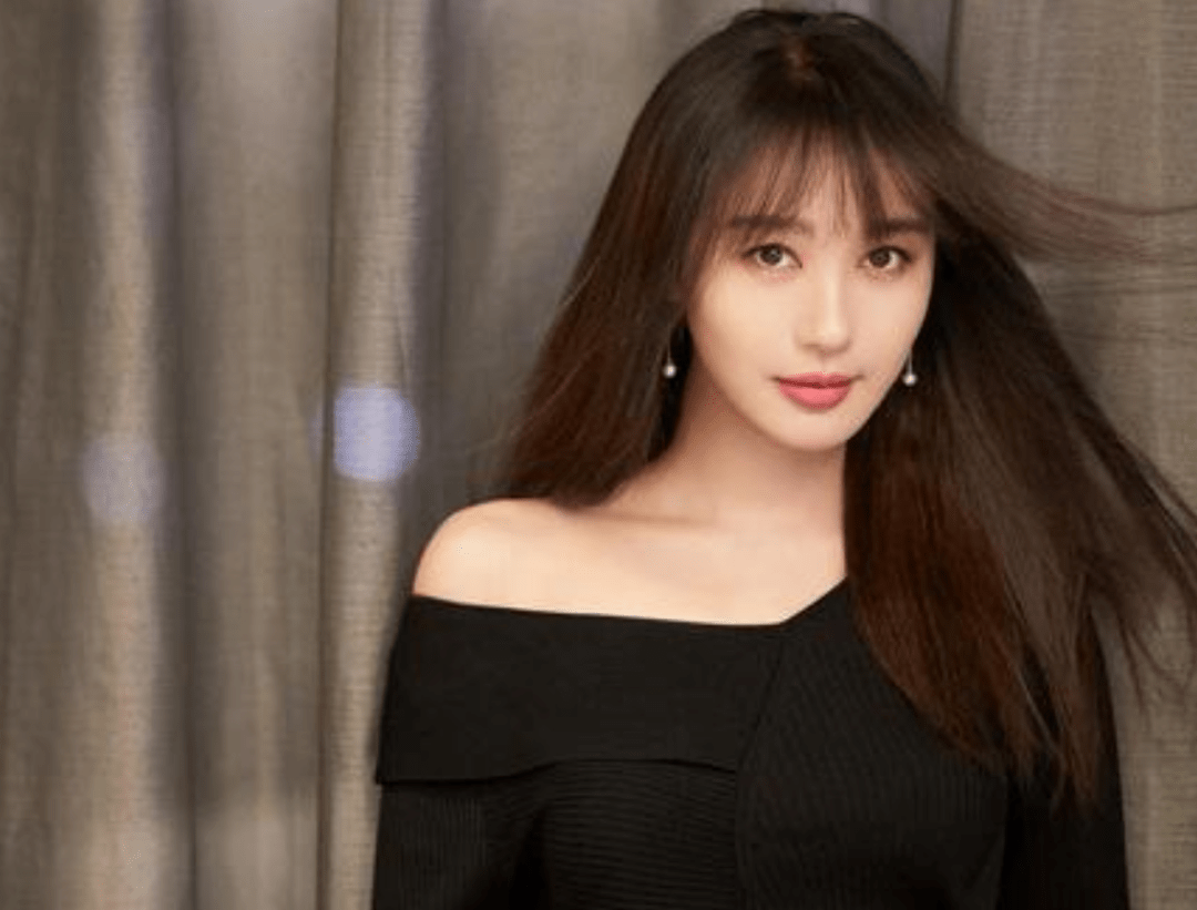 杨颖和李晨的共同点：情侣纹身、前任风波、精准的职业观