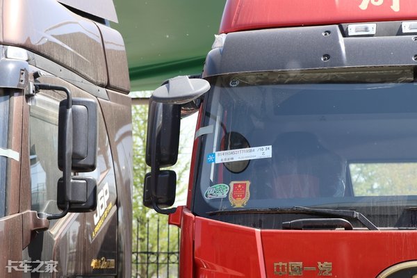 560马力国六排放，售价44万，实拍解放J6P领航版2.0牵引车