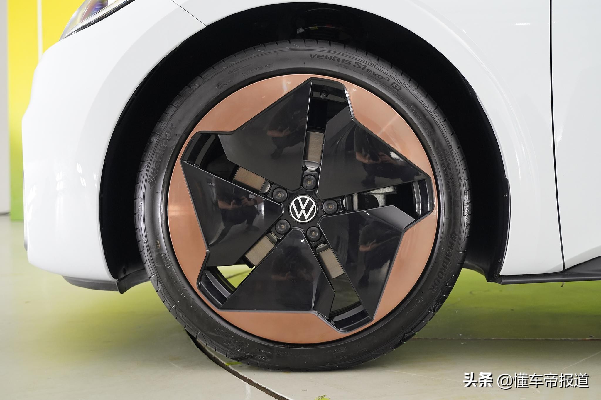 新车 </p><p>　　 售15.9888万元起，上汽大众ID.3上市，NEDC续航里程430公里