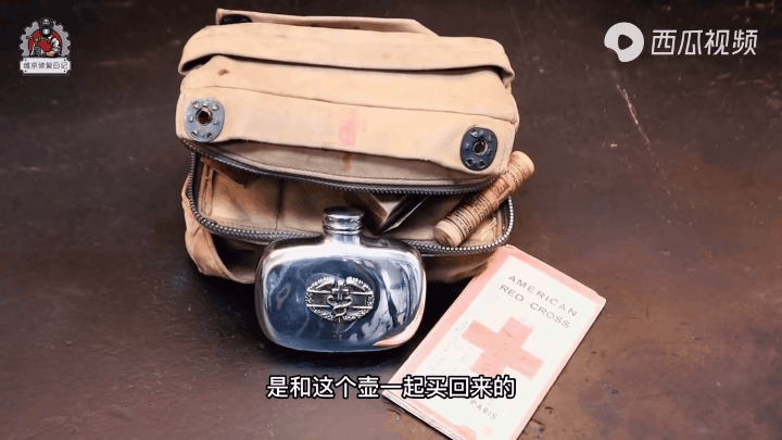 有人从垃圾场捡回一块废铁，竟修复成变形金刚，邻居小孩羡慕哭了