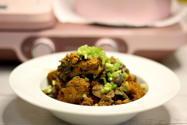 在家做鱼杂不能少了黄豆酱 20块钱1道肉菜 色泽酱红 酱香浓郁