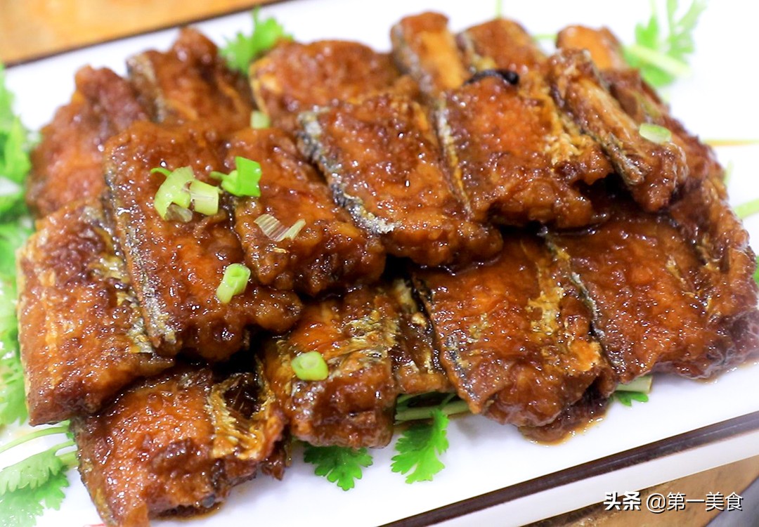 带鱼怎么做才好吃，厨师长分享饭店秘制做法，鲜香入味，酱香浓郁