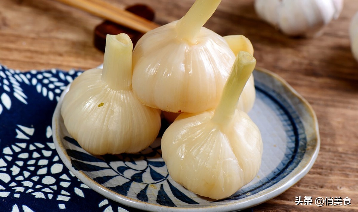糖醋大蒜头怎么腌制方法（正宗糖醋蒜的腌制方法又脆又甜）