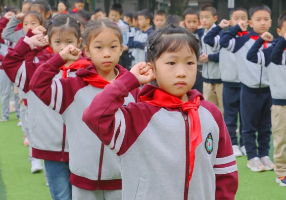 成都市各学校开展“少年先锋队建队日”系列活动
