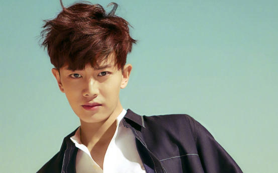 杭州某高校老师撞脸任嘉伦，直播偶遇其卖货？老师您可“真忙”