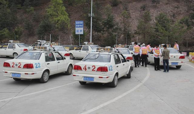 交强险过期了可以上路行驶吗，过期多久不能开车