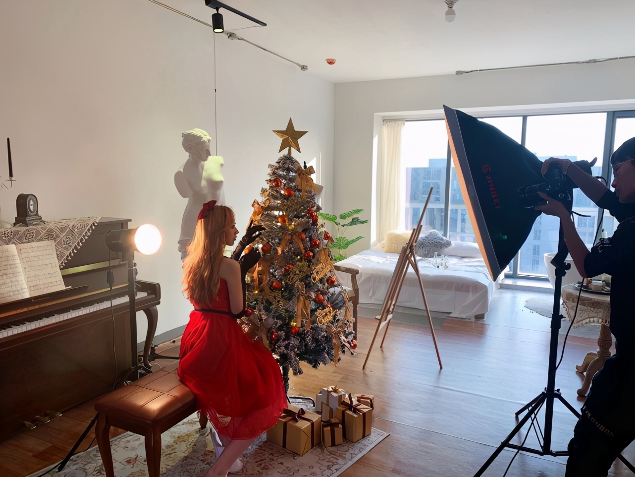 一下午轮番打卡敦煌飞天、高空酒店……郑州这些换装自拍馆渐受追捧，你去过吗