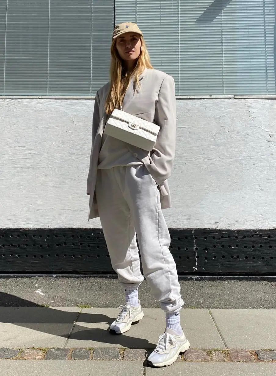 英国卫裤的啪啪怕故事200字