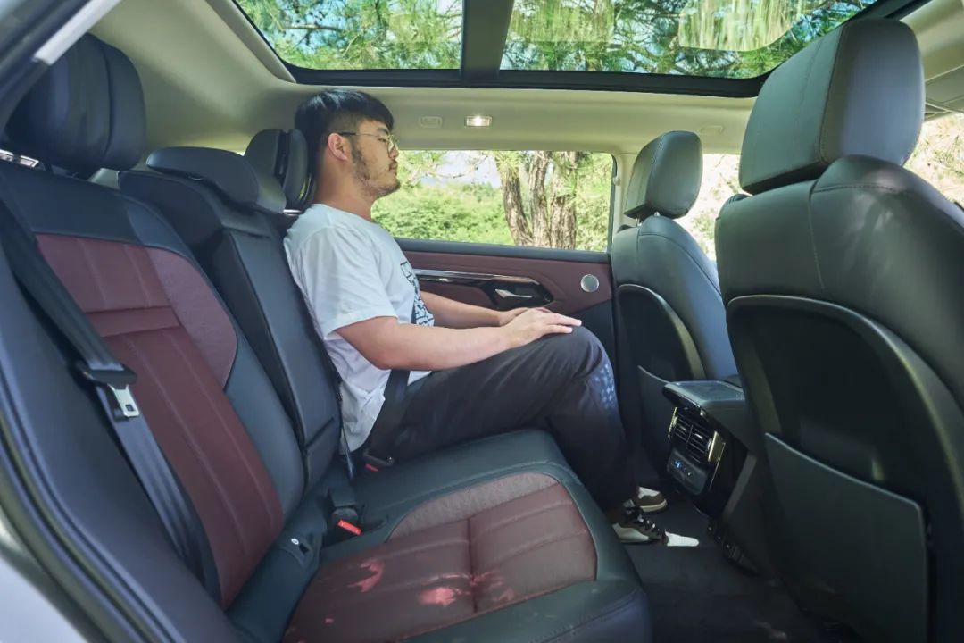 路虎揽胜极光L：我是真的大，坐后排不用再忍一下
