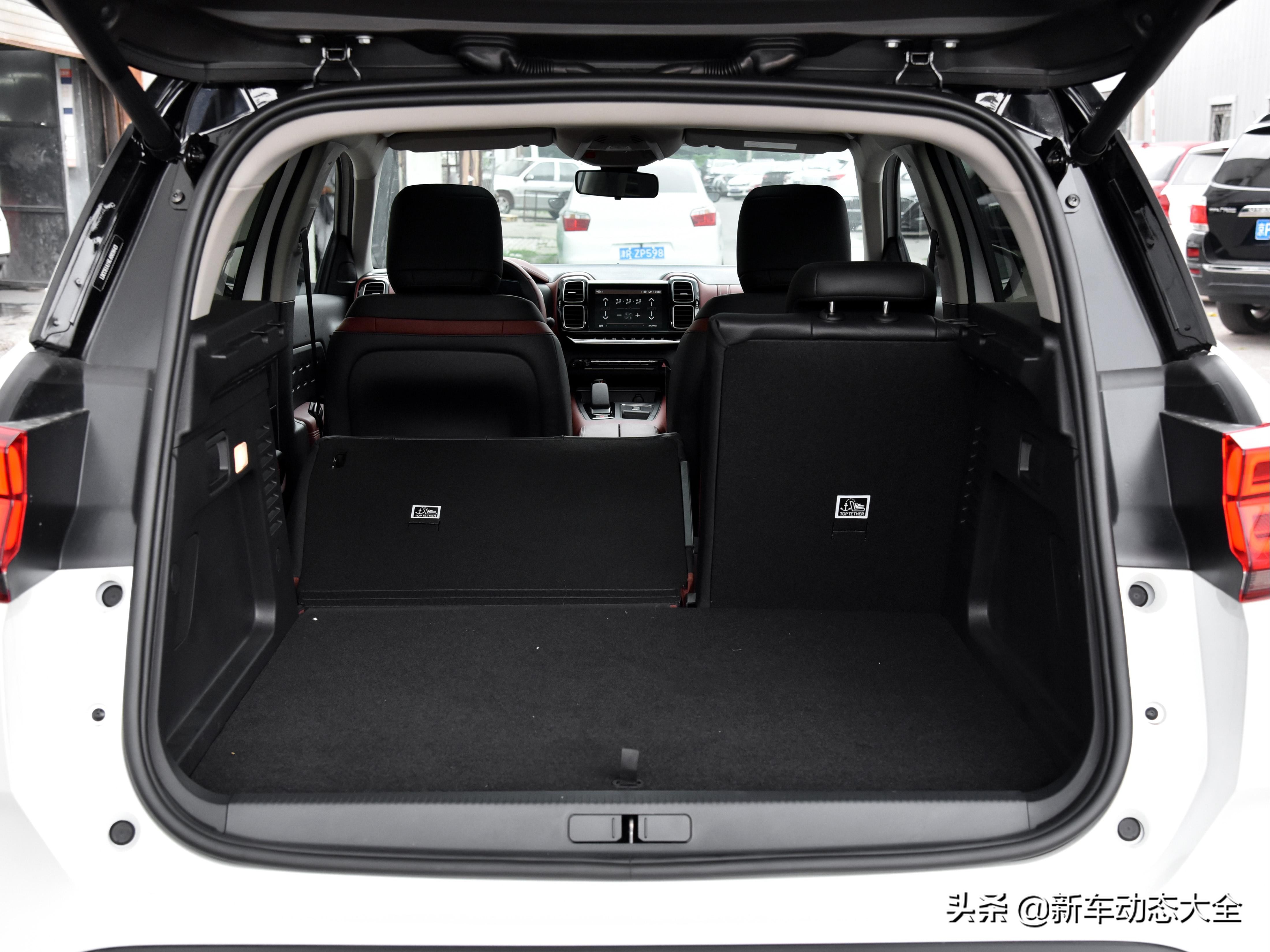 油耗1.7L，四驱合资高性价比SUV，带你看天逸 C5 AIRCROSS新能源