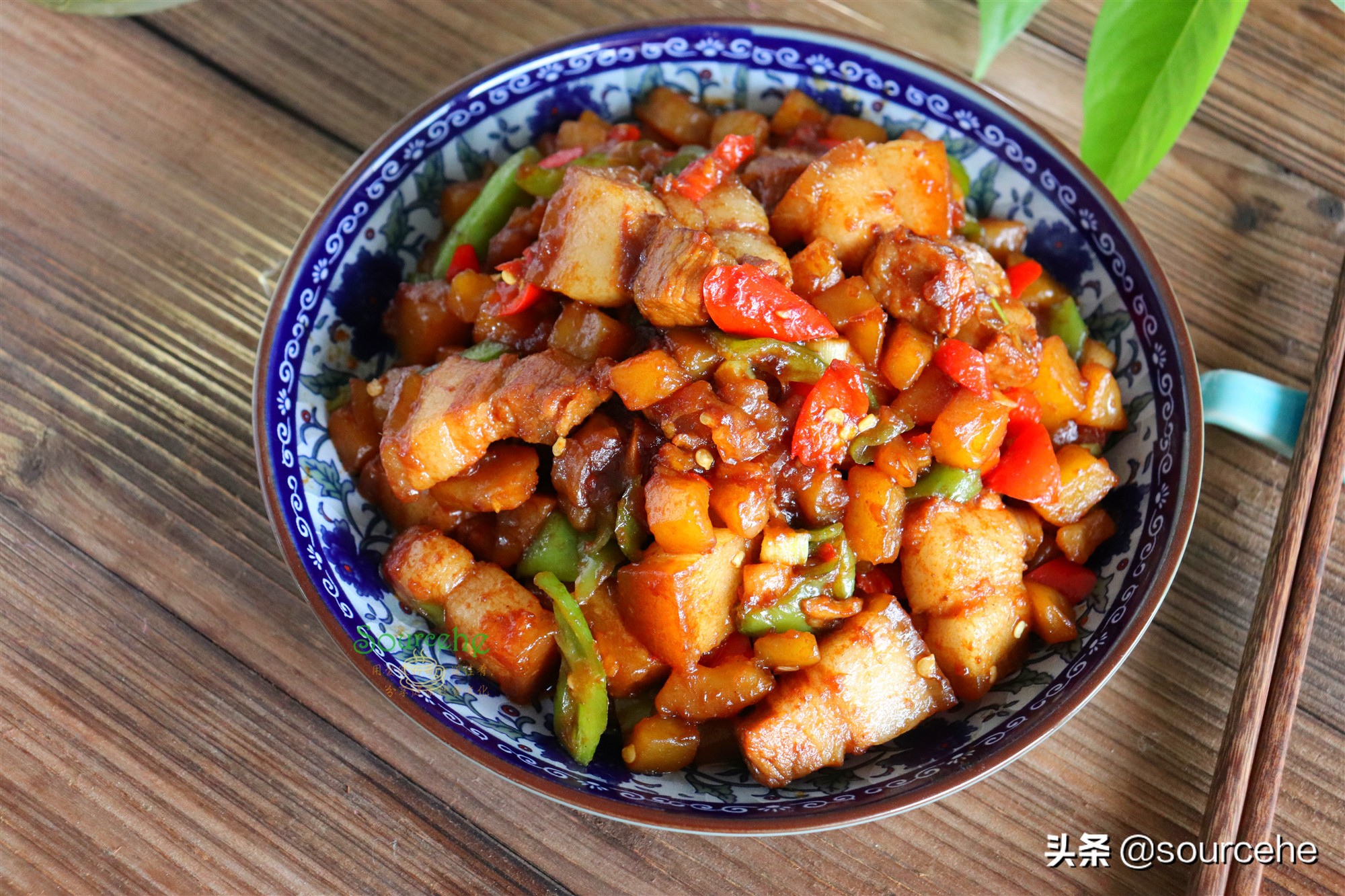 猪肉炖土豆(五花肉和土豆简单炖一炖香飘四溢)