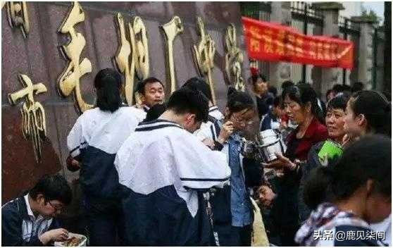 何洛洛放弃高考成了励志典范：这样的励志，或许你根本不配