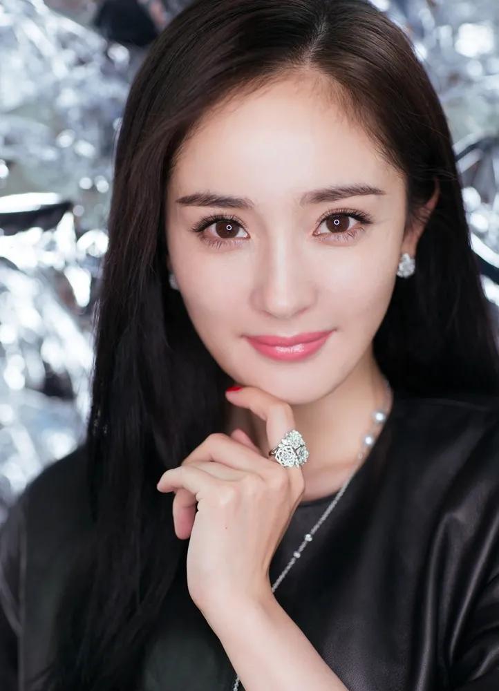 术业要专攻？就佩服中专毕业的赵丽颖和白鹿能在圈内占据“一姐”