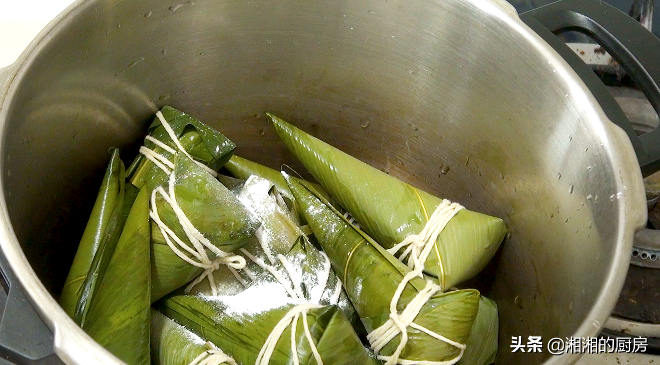 碱水粽子的做法,碱水粽子的做法和配料