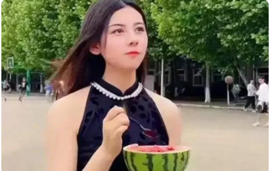 杭州某高校老师撞脸任嘉伦，直播偶遇其卖货？老师您可“真忙”