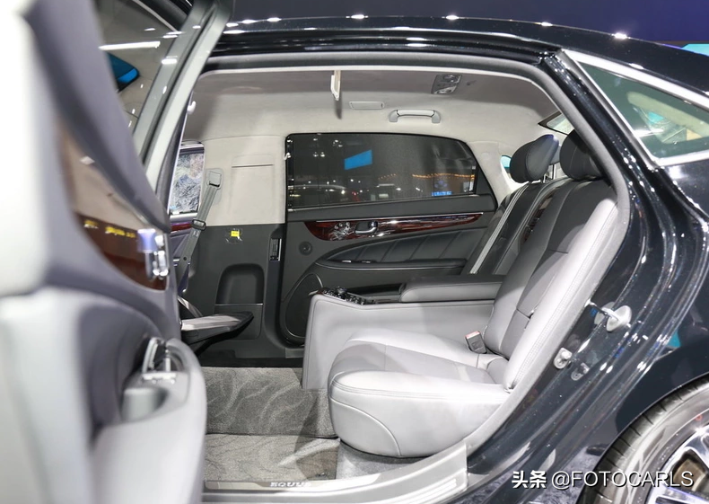 售价105.8万！现代雅科仕3.8 V6加长旗舰实拍，后排座椅太抢眼了