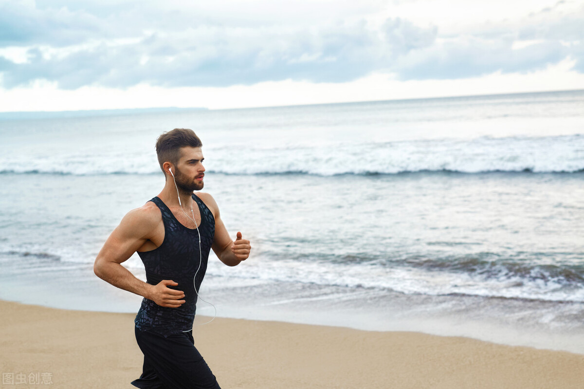 每天跑5公里一个月能瘦多少斤，跑步减肥分为2个阶段？