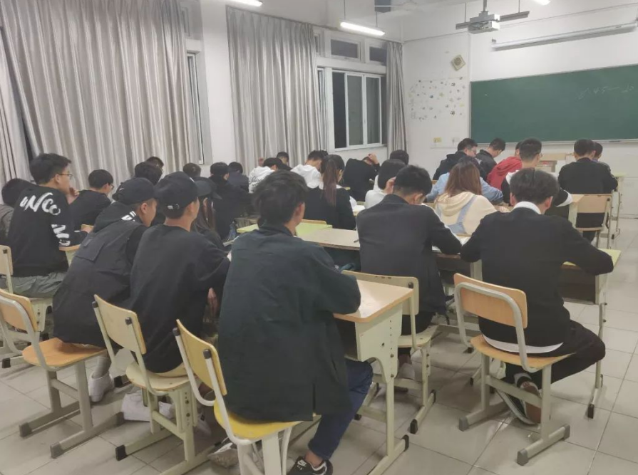 大一挂科和大三挂科有哪些区别？学生别大意，都会有影响