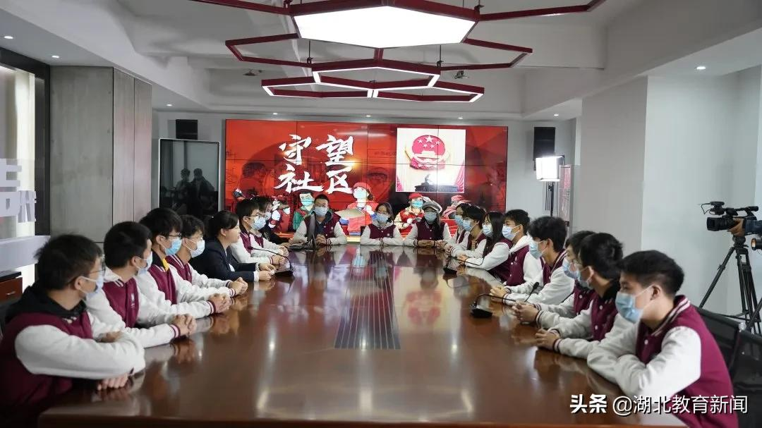 社区书记桂小妹泪洒思政课堂，与青年学子共话抗疫精神与青年担当