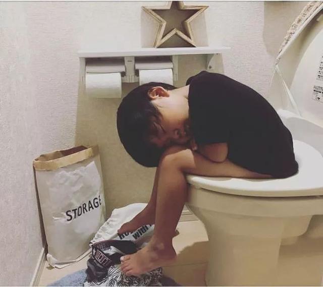 岛国这群父母专拍孩子的沙雕照片上传网络，是亲生的，没错了