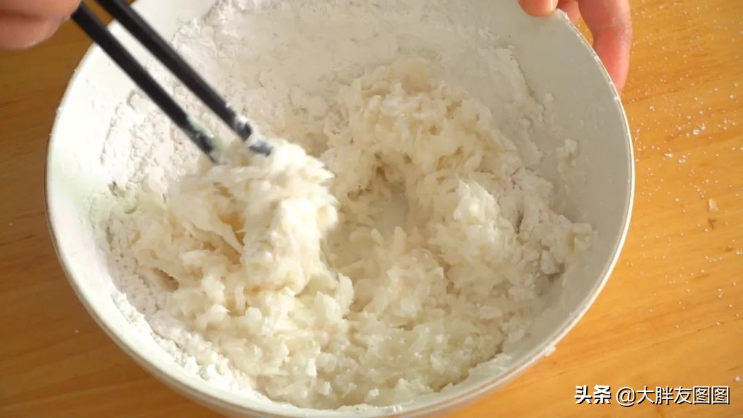 一起来蒸热腾腾的萝卜糕吧，再也不用买了，配方和做法都给你