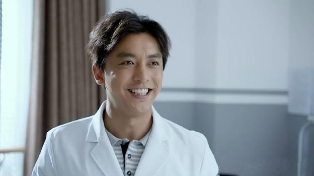 李佳航吐槽：为益达打十年的广告没拿过一分钱，益达官方回复亮了