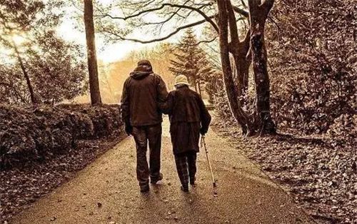 北大博士赴美留学后，失踪20年，母亲弥留之际被告知：此生不再见