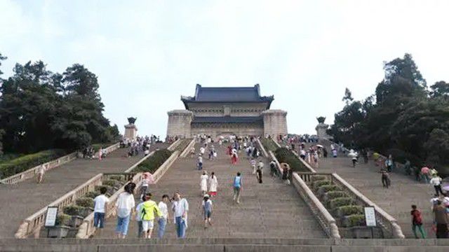 ���ս���У�һ֧δ�����Ĺ�����װ���ӣ��Ͼ���ɽ�깰�����