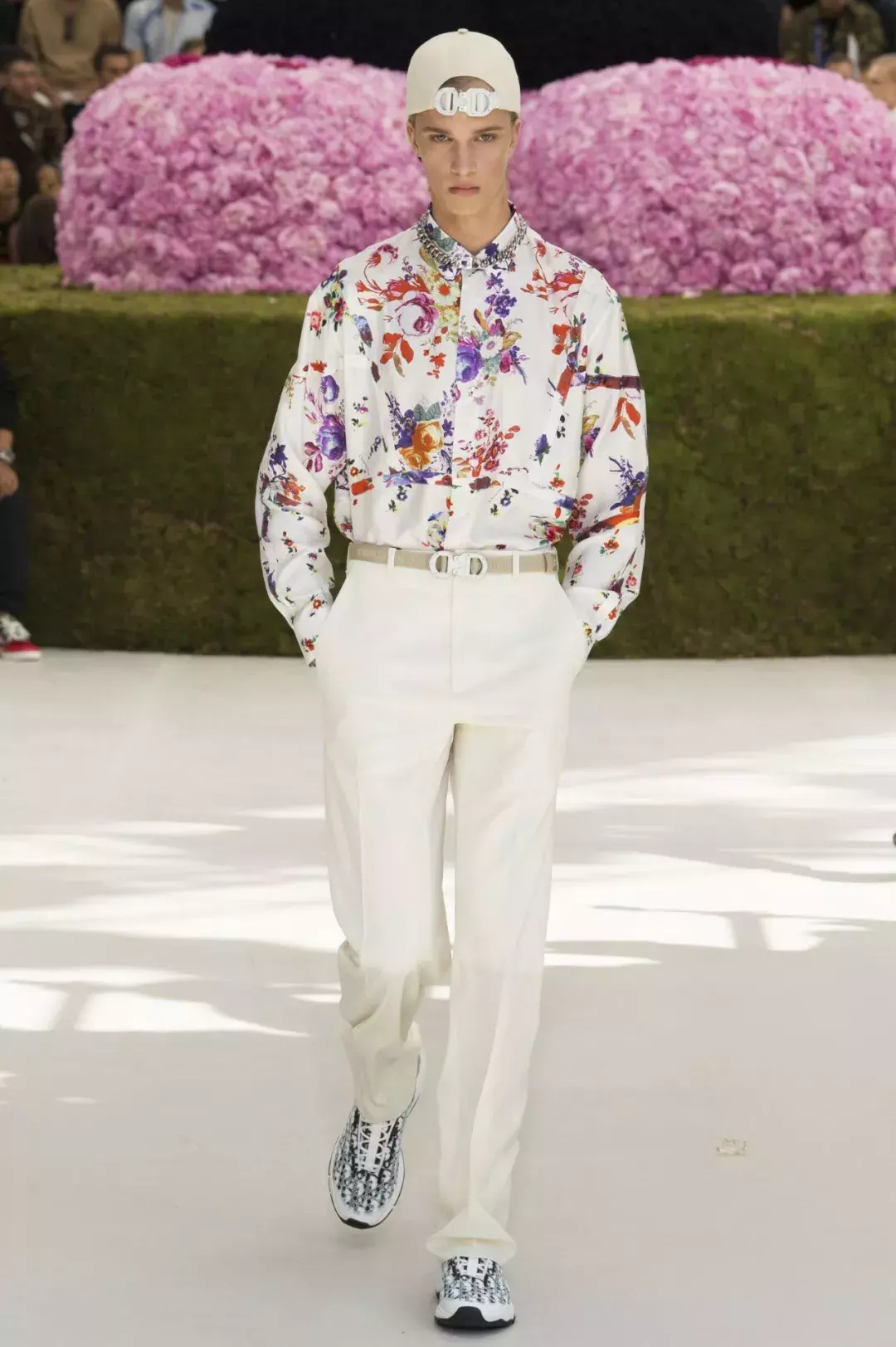 现在的 Dior 不再只有性感,它正变得“ 爆款 ”起来