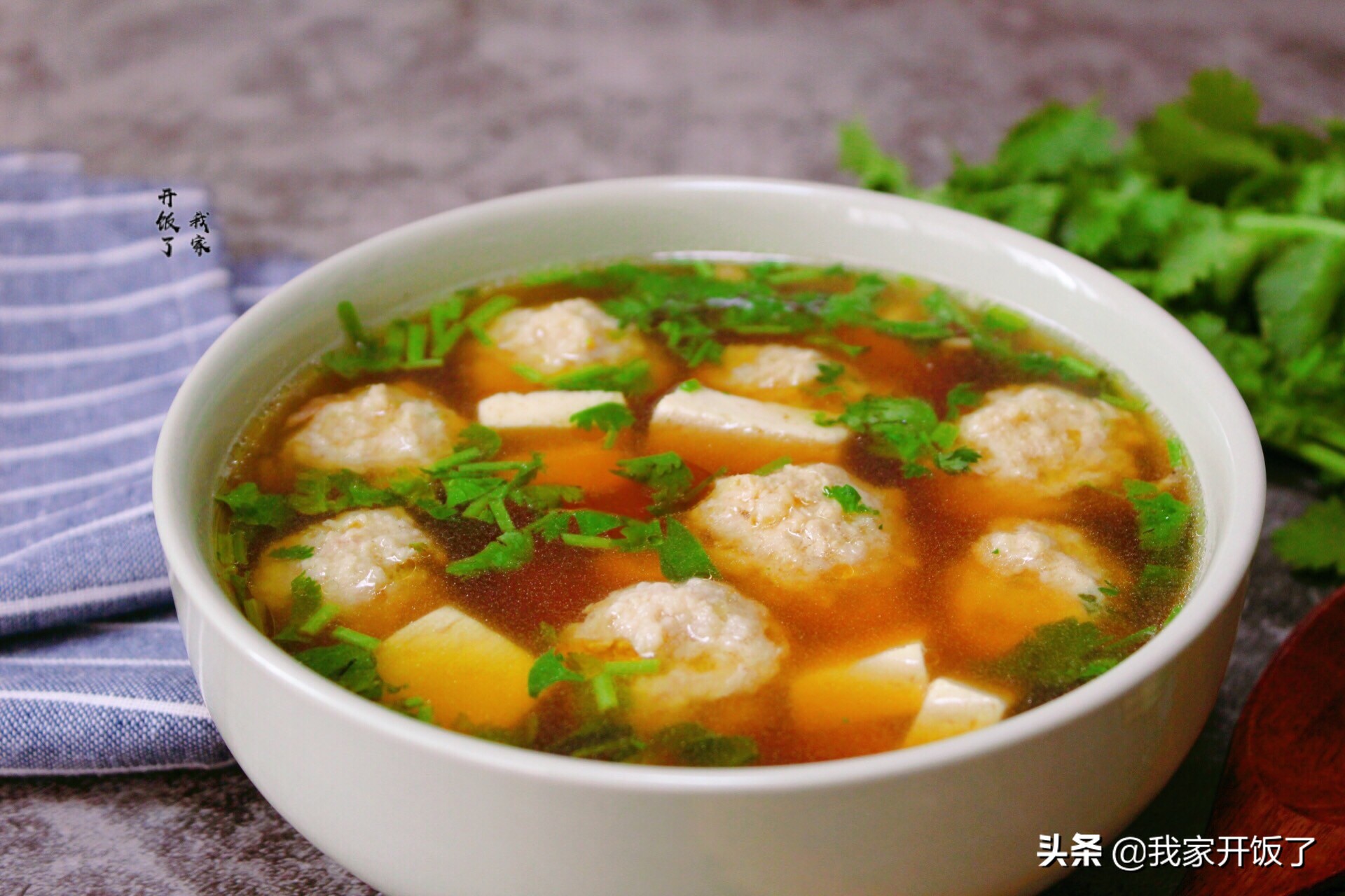 生汆肉丸这样做，3斤猪肉不够吃，肉嫩又劲道，不腥不柴有诀窍