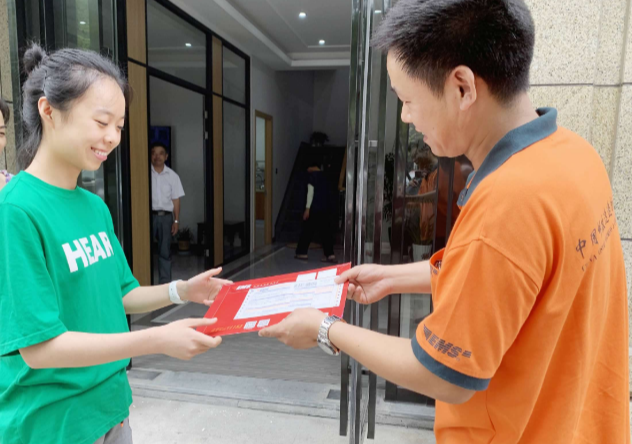 普通家庭想要供一名本科生，4年要花多少钱？这个数字有些吓人
