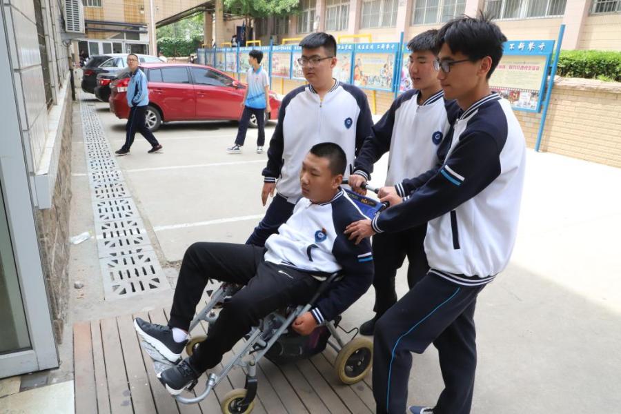 百味人生 | 18年陪伴，撑起脑瘫孩子读书梦