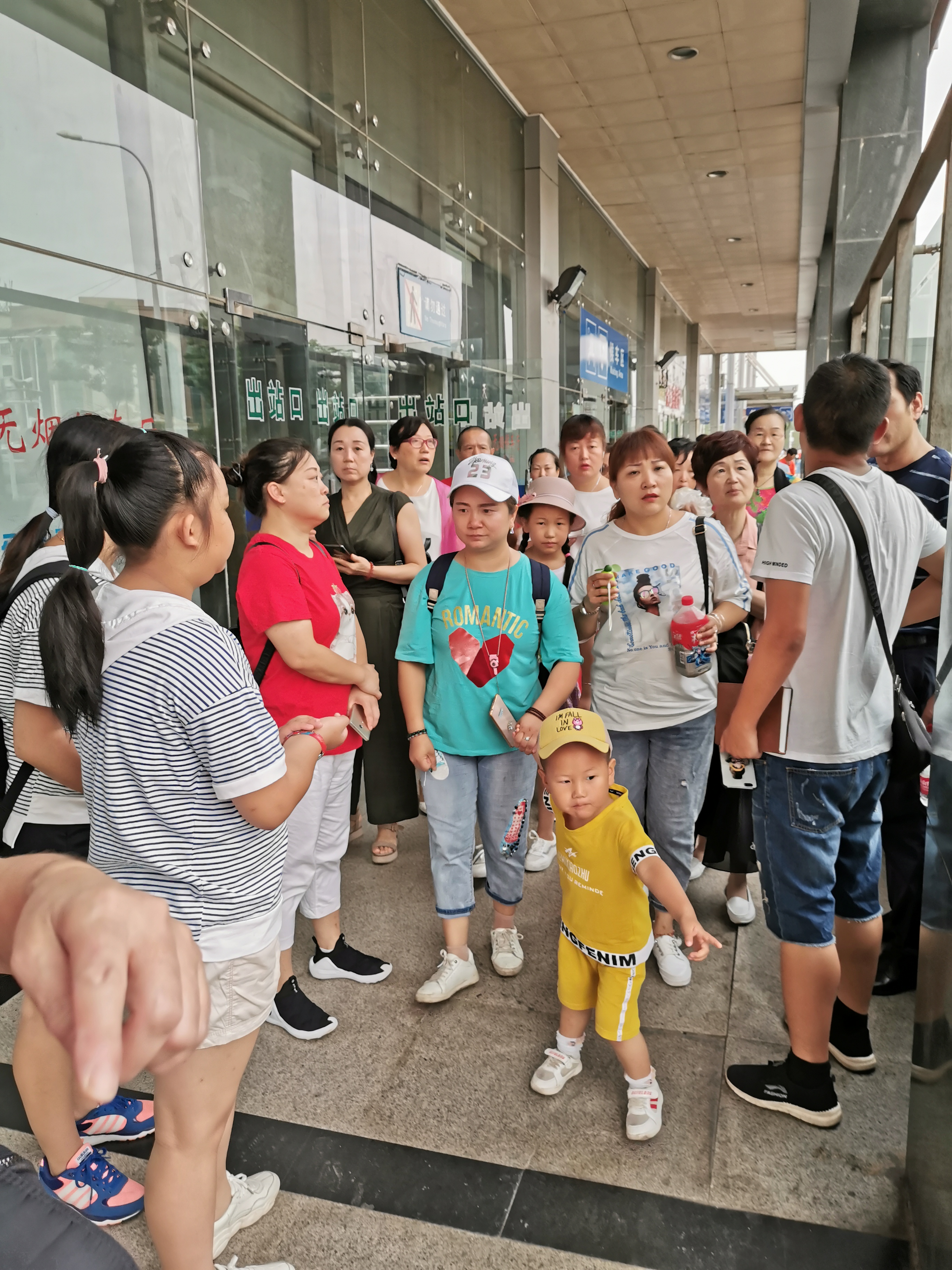 黄石天空之城景区开通旅游专线直通车发班首日收客近千人