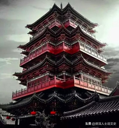 细水楼台映月影，轻风花径送香来
