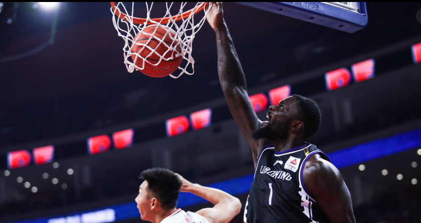 斯蒂芬森为什么不打nba(场均33.4分的斯蒂芬森是大毒瘤？自己玩不传球，辽宁早晚得裁掉)