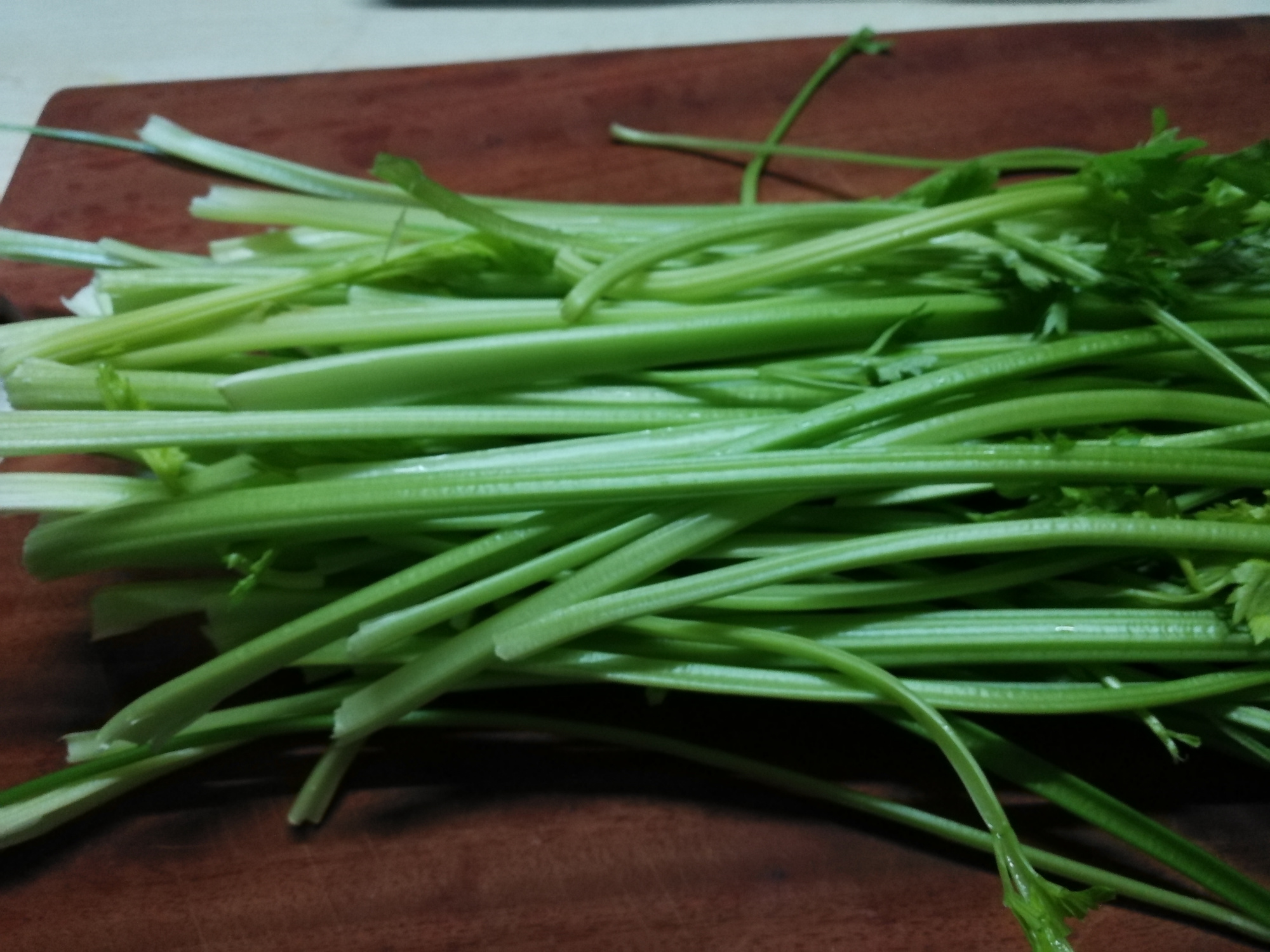 芹菜餡餃子沒有芹菜味？牢記3個訣竅，不僅芹菜味濃，還鮮嫩好吃