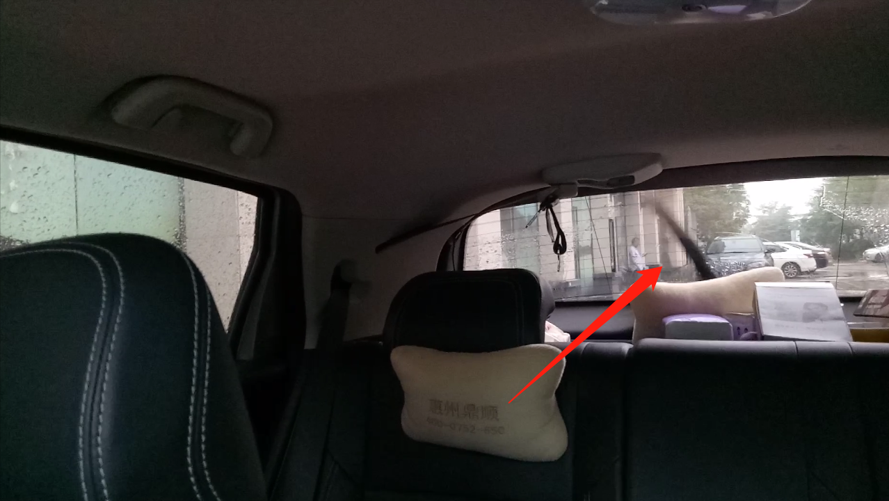 雨刮器到底如何正确使用？老司机手把手再演示一遍，好多新手不懂