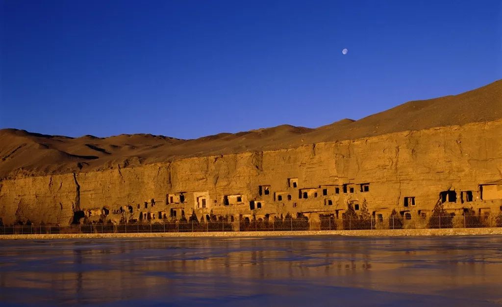 这位传奇女性，生于京，长于沪，却是敦煌的女儿