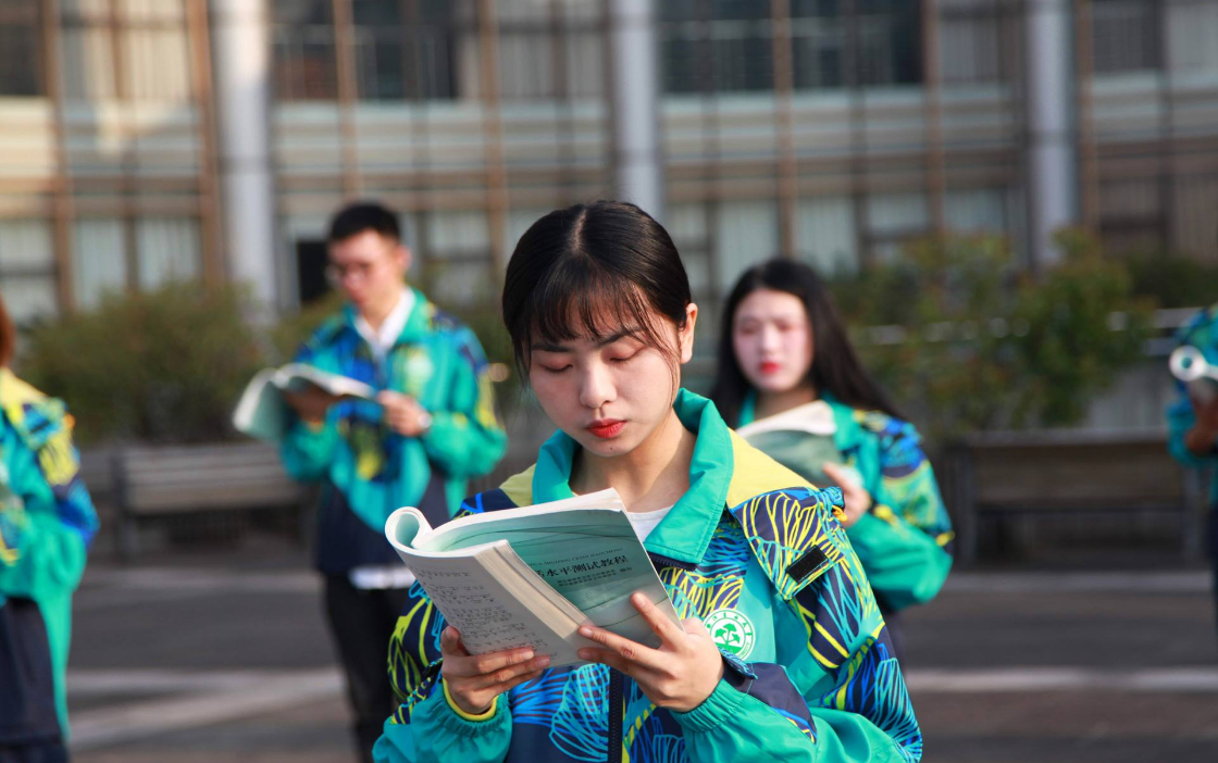 大学生竞选班委，这3个很有价值，导员：不要错过