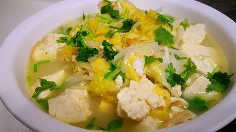 白菜炖豆腐怎么做才好吃？原来诀窍在这里，一次炖一锅，太香了