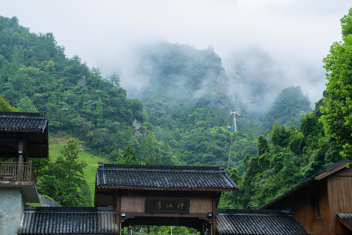 浙江最值得去的山，被誉为天下神仙居，云海翻腾秀丽壮美