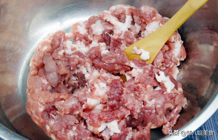 包肉包子，学会和面和调馅，牢记几个窍门，包子鲜香松软比买的好