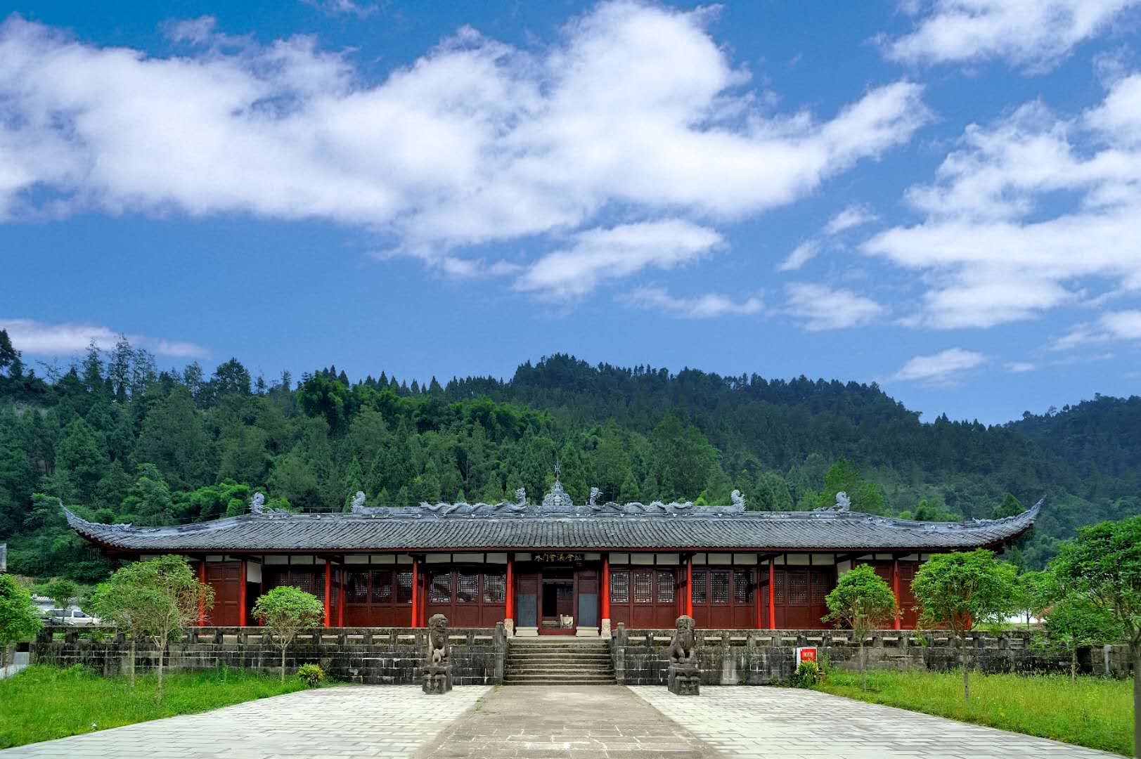 木门景区坐落于四川盆地北麓,旺苍县木门镇,地处旺苍,南江,苍溪三县