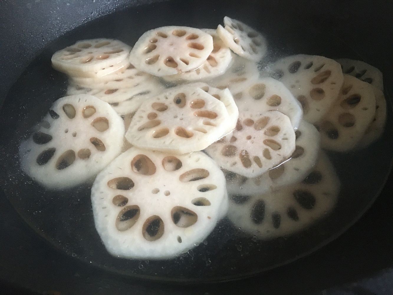 莲藕炒肉怎么炒好吃又简单（7步就能做出好吃的莲藕炒肉）