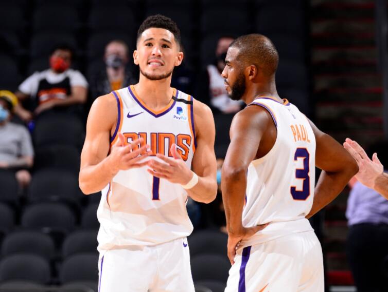 布克是保罗生涯与他走得最远的搭档,2人一起带队打进了总决赛,这是之