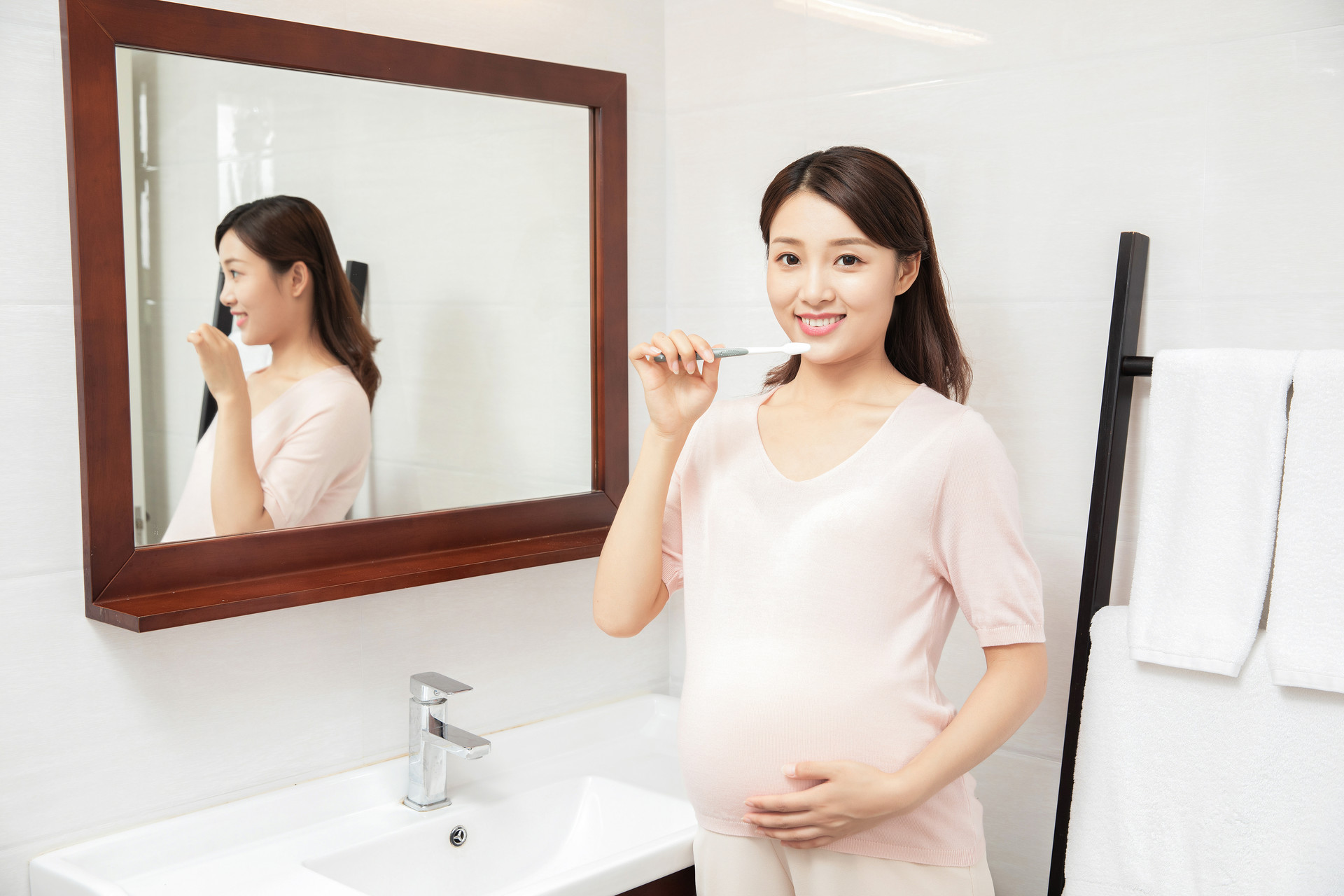 孕早期肚子还没变大，孕妈身体就已有十种变化，让孕妇苦不堪言