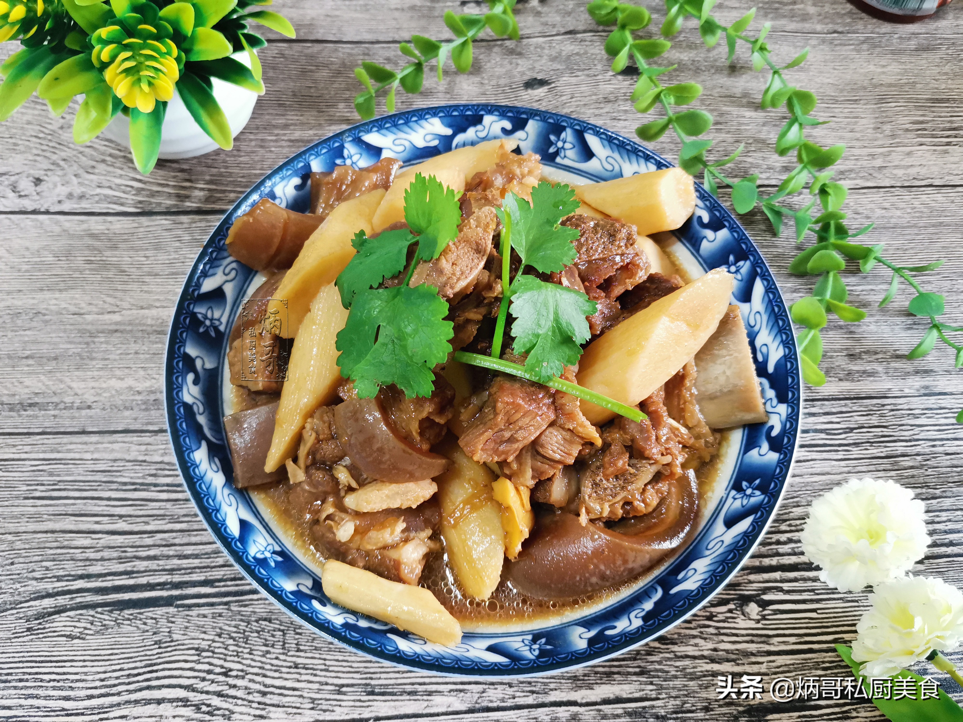 山药和牛肉是天生一对,上锅煮一煮,暖胃养胃,驱寒气冬季好过冬