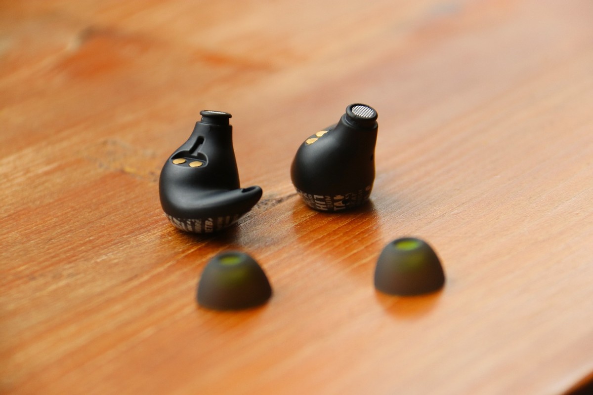 这款耳机有点酷：潮流字母纹设计，魔浪S运动耳机实测