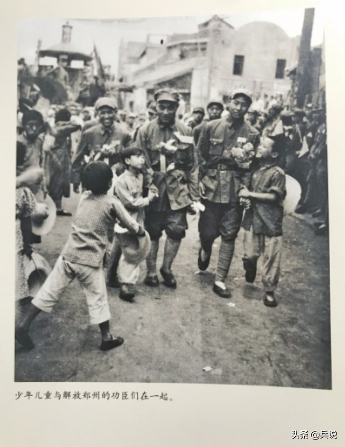 女儿劝傅作义起义，北平城门已开，蒋军四大秘书，个个地下党