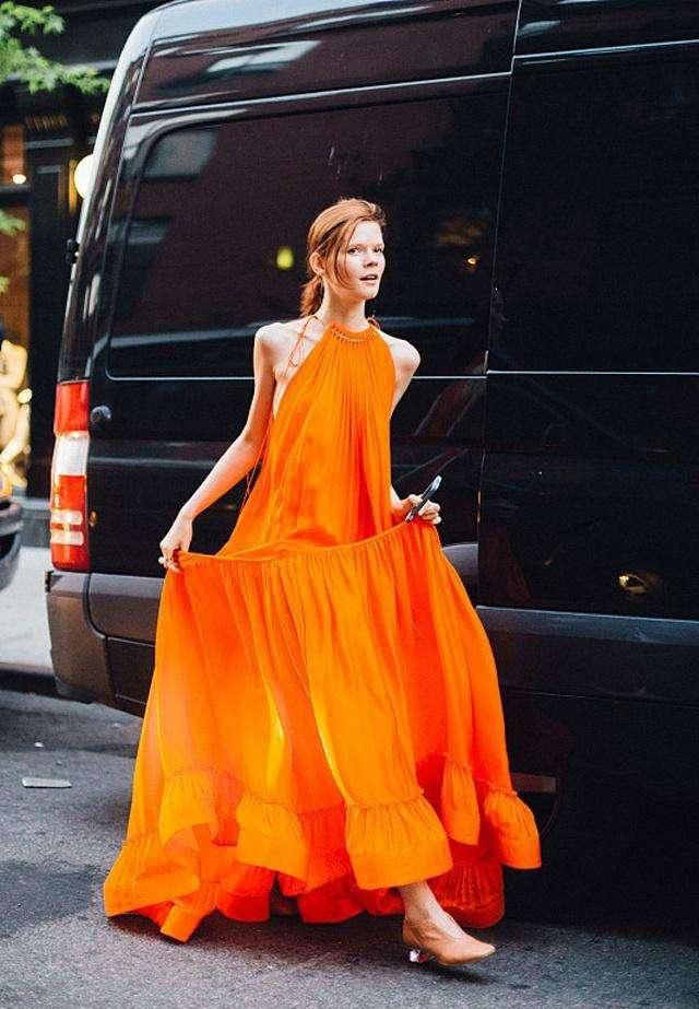 橙色是什么色系怎样搭配好看(橙色系四种穿搭法)插图(1)